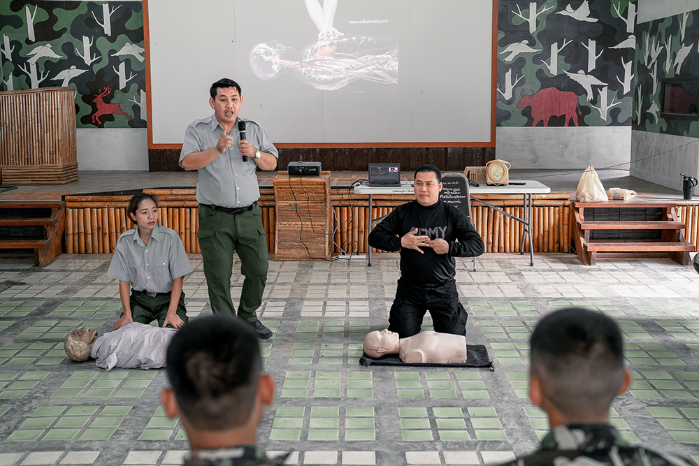 ภาพแสดงการปฐมพยาบาลขั้นต้น